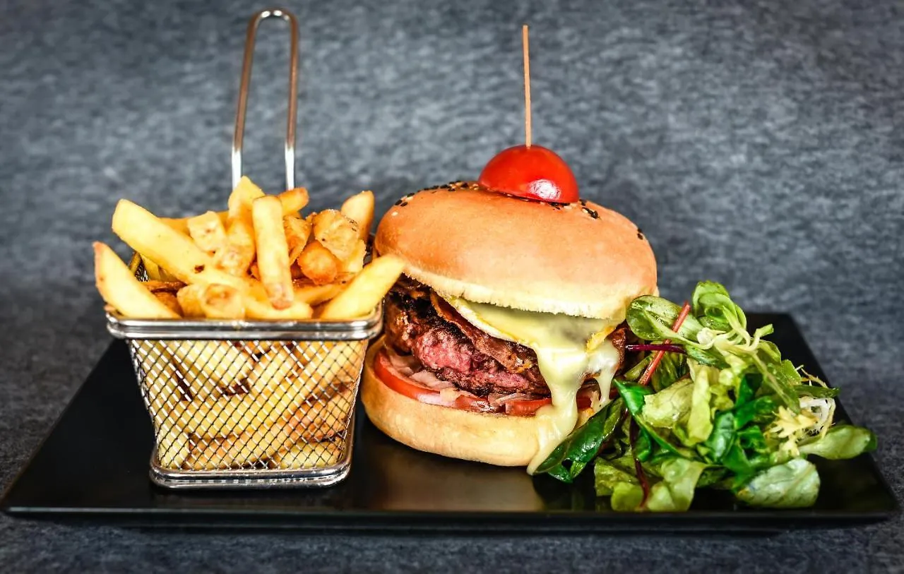 Hotel 3 Etoiles -Restaurant Le Pilatus Courchevel 3*,